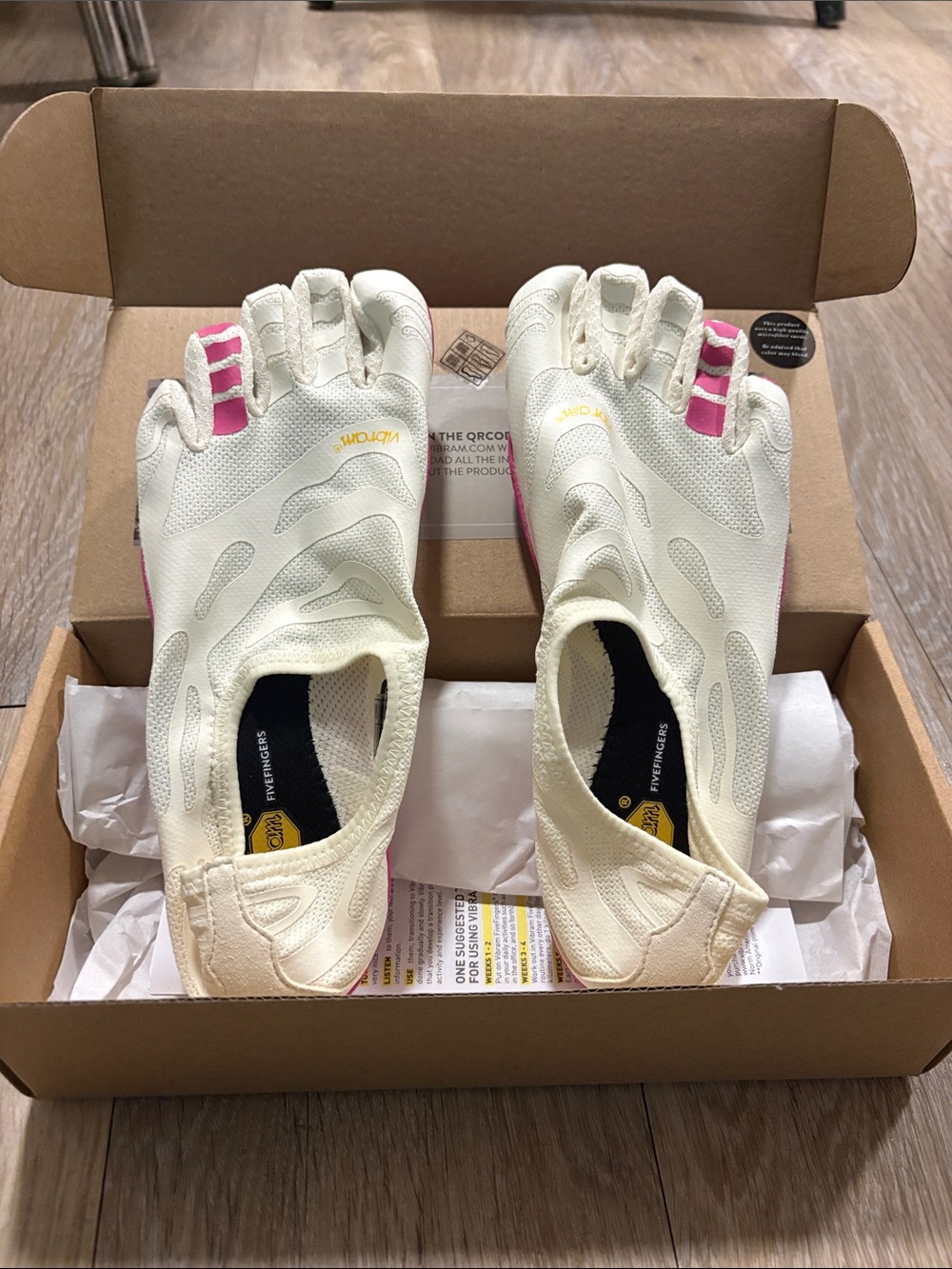 Women’s Five-toe Athletic Shoes in White and Pink